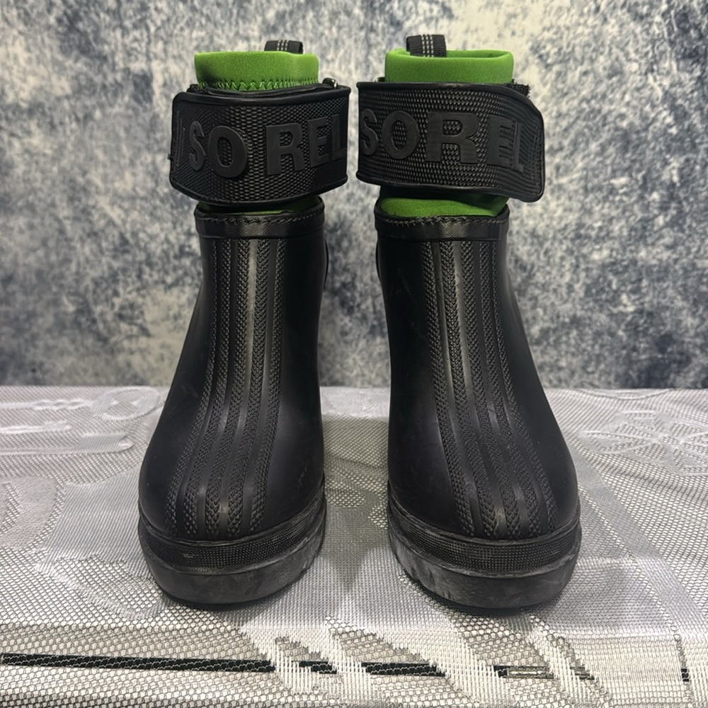 Sorel Medina III black rubber waterproof high heeled boot green accents neoprene - Picture 3 of 7